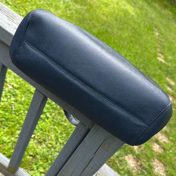 *$3 Start* Michael Kors Navy Blue Tote Bag - Picture 6 of 13